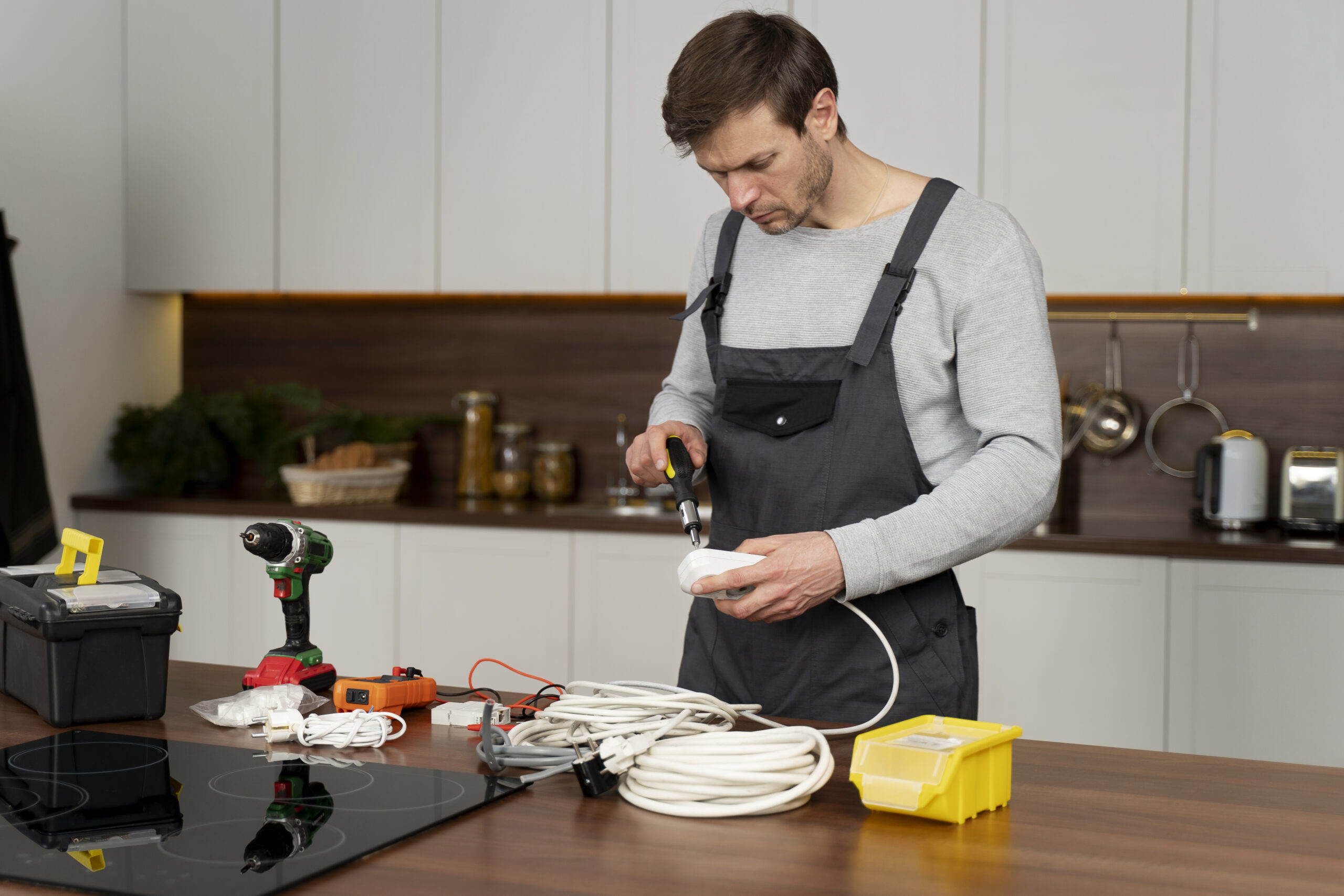 tuhandy electricistas en Barcelona, Malaga, Marbella Valencia